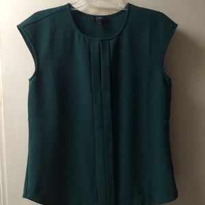 J Crew top size 8 beautiful green color