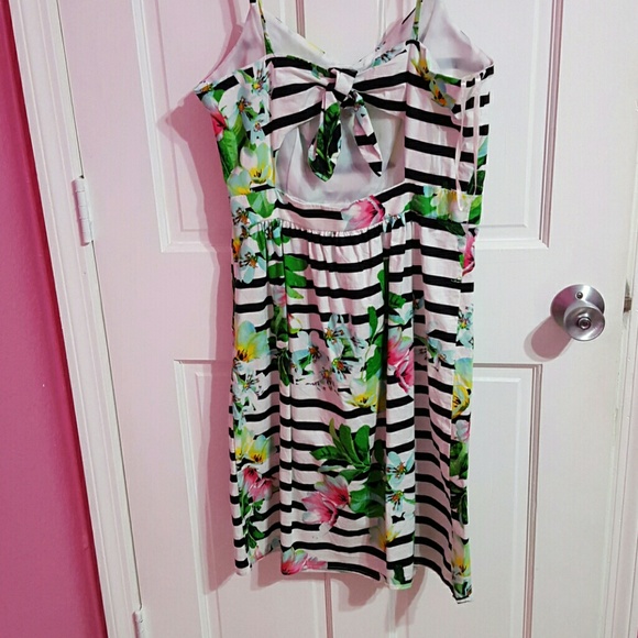 Foral dress 🌹 - Picture 4 of 4