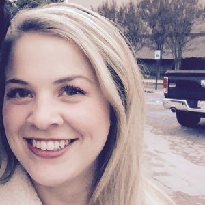 Meet your Posher, Elizabeth