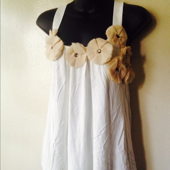 Available in M and L.