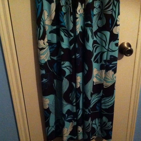 Brown multicolor maxi dress with sleeves.