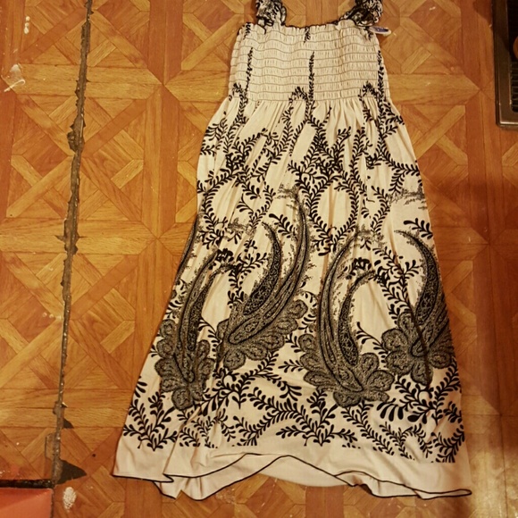 White and black dress - Picture 1 of 3