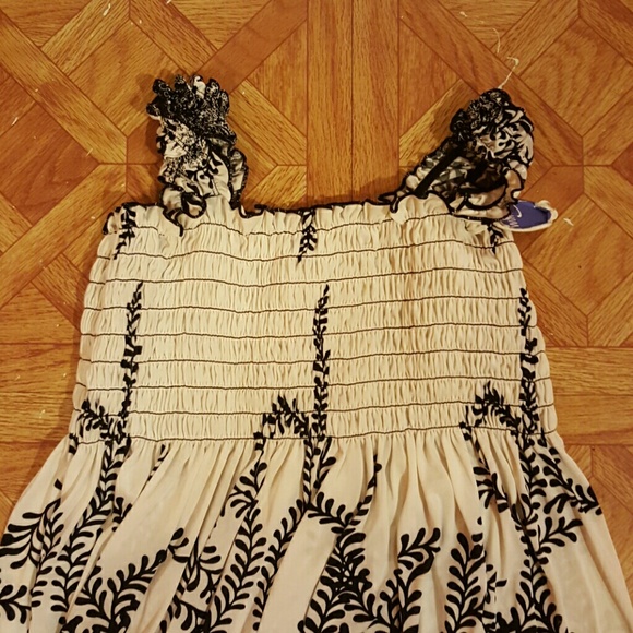 White and black dress - Picture 2 of 3