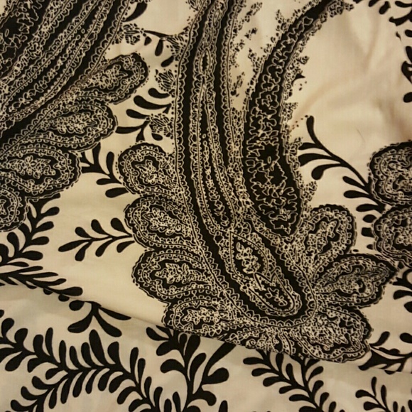 White and black dress - Picture 3 of 3