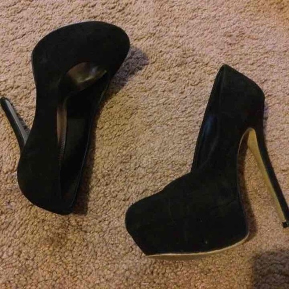 🔴SOLD🔴Black suede pumps