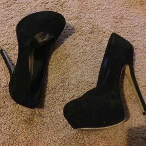 🔴SOLD🔴Black suede pumps