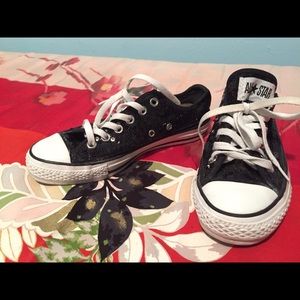 ✨✨ALMOST NEW-CONVERSE- black sequins low tops