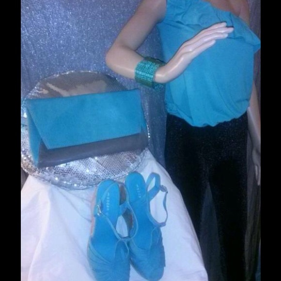 Madden Girl Turquoise Plan Sandals - Picture 2 of 4