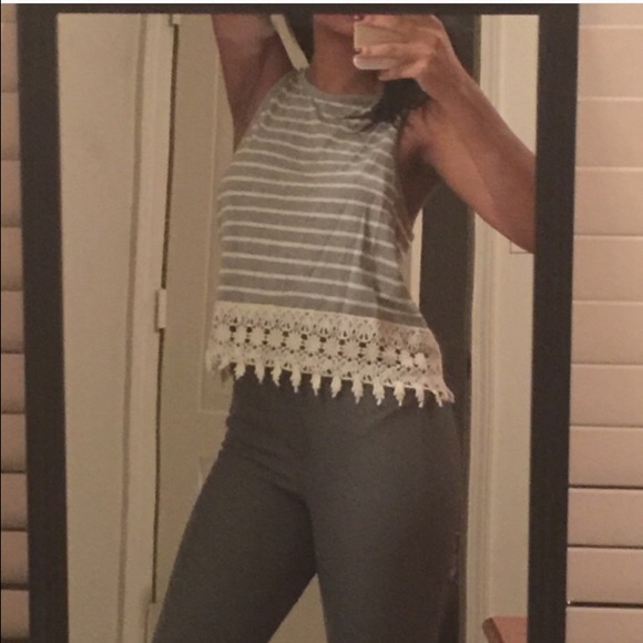 🌿3 for $20 Lace Trim Racerback Crop Top - Picture 3 of 7