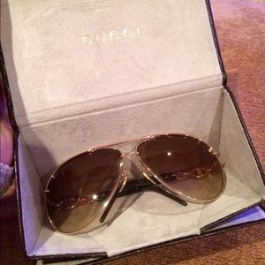Women's GUCCI Avaitor sunglasses!! 😍👓