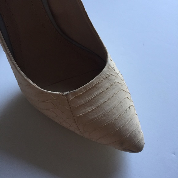 HP ✔️💕 BCBG nude heels - Picture 4 of 4