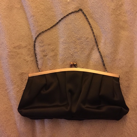 Formal clutch with optional chain