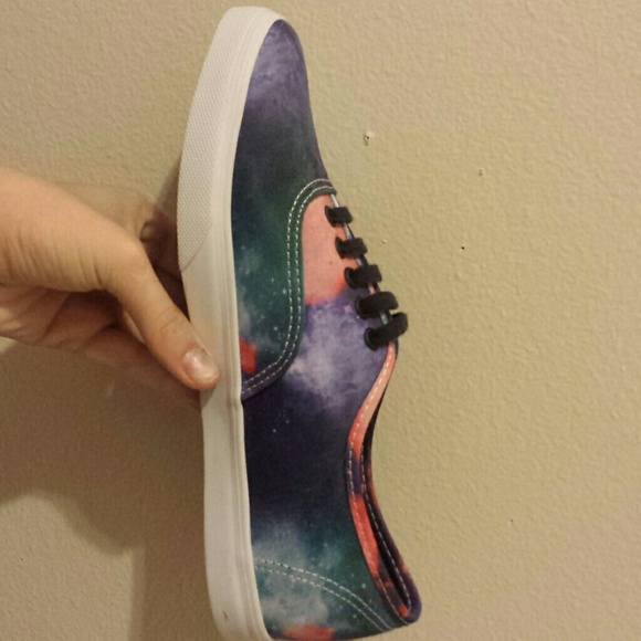 Vans - Picture 2 of 2