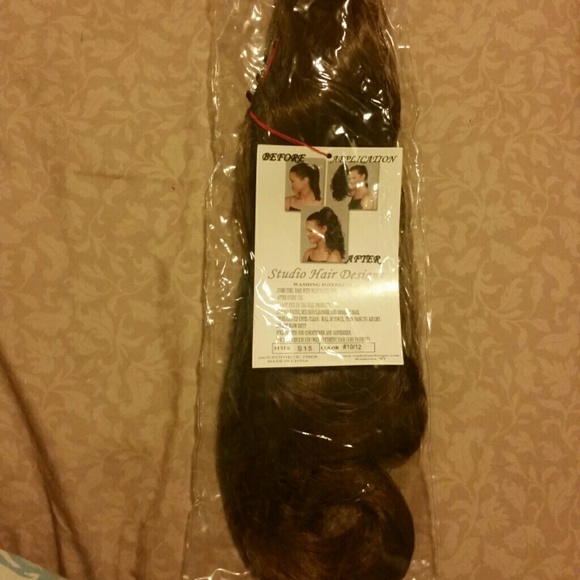 Synthetic hair clip in ponytail color medium brown