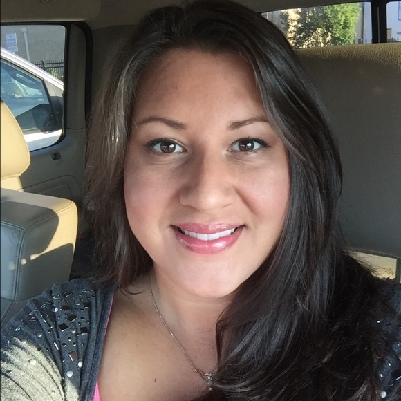 Meet your Posher, Stephanie - Picture 1 of 1