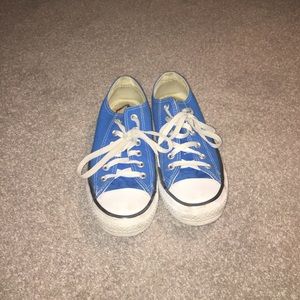 BLUE LOW TOP CONVERSE CHEAP AND WORN 2X