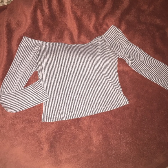 Off-shoulder cropped top