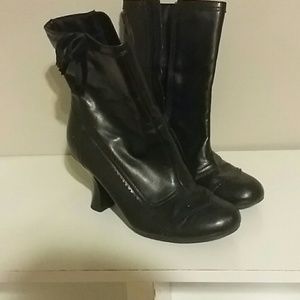 Heeled boots