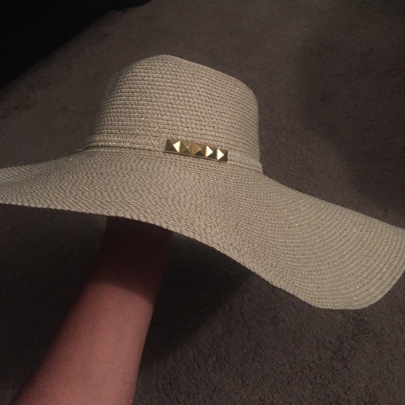 Cute floppy hat - Picture 2 of 3