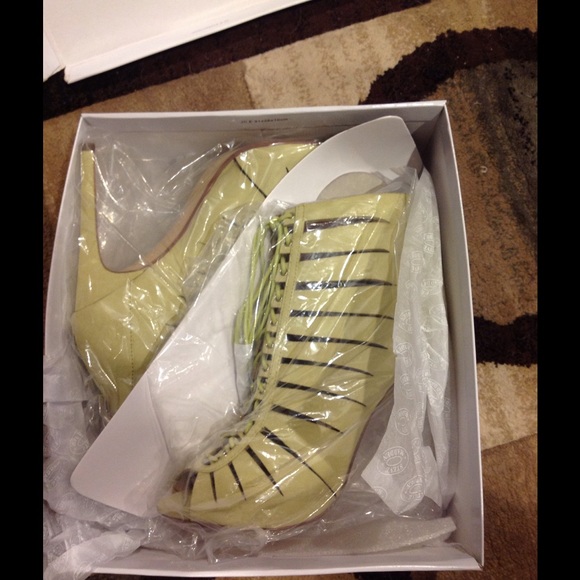 $ reduced! Steve Madden pumps - Picture 3 of 3
