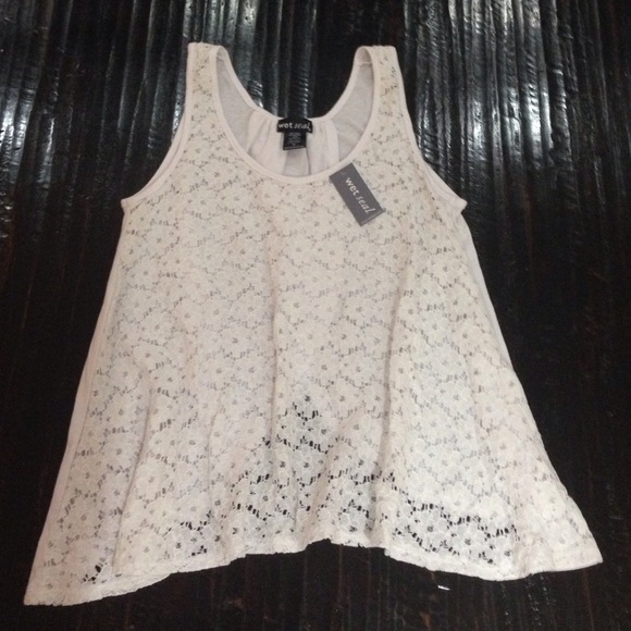 NWT 🏷 White Crochet Top