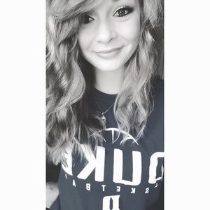 Meet your Posher, Kayla