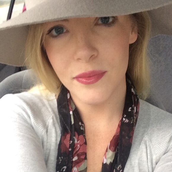 Meet your Posher, Amber - Picture 1 of 1