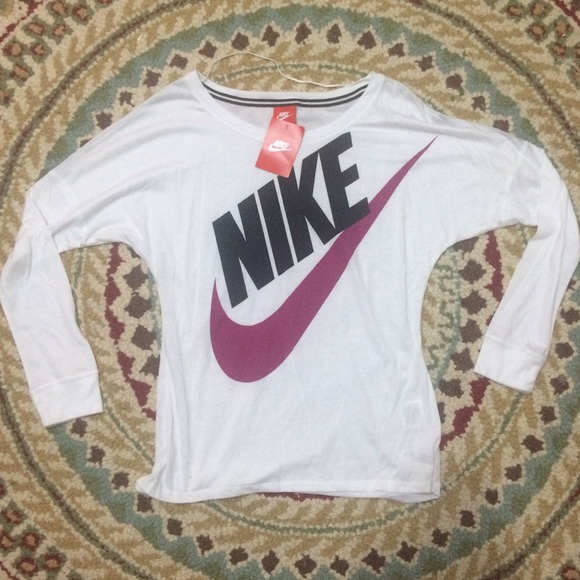 🆕 Women's Nike Signal t-shirt ✔️