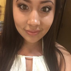 Meet your Posher, Estefania