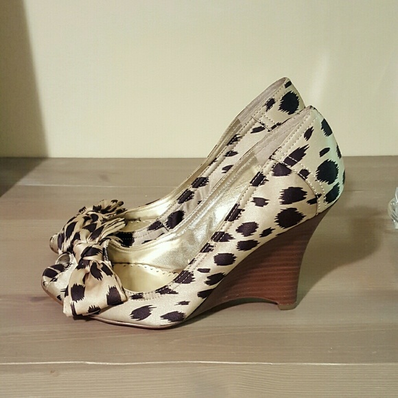 Guess by Marciano Schuhes Guess Leopard Peep Toe Wedge Poshmark Guess by by Guess Marciano Schuhes Guess Leopard Peep Toe Wedge Poshmark 7df808