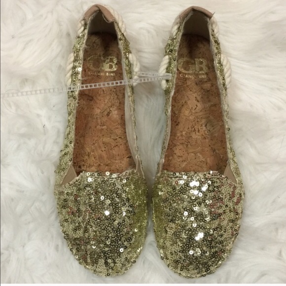 🚫SOLD🚫Gianni Bini Gold sequin flats - Picture 2 of 3