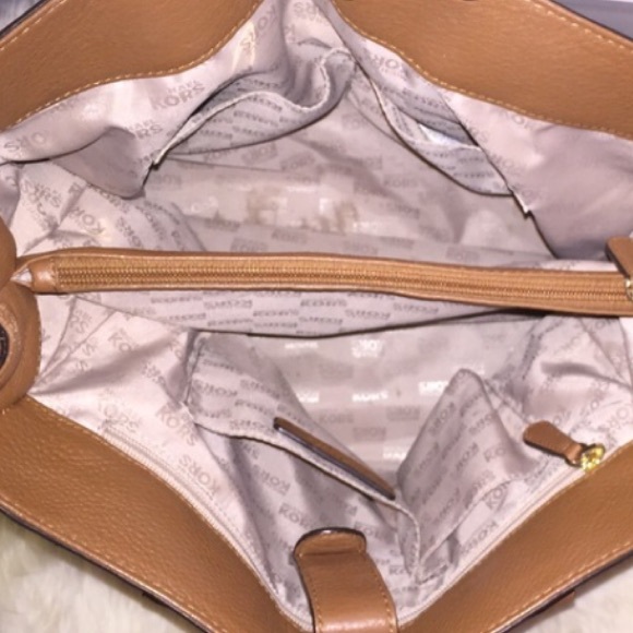 ️SOLD! 💥 Michael Kors Hamilton North South Tote - Picture 4 of 4