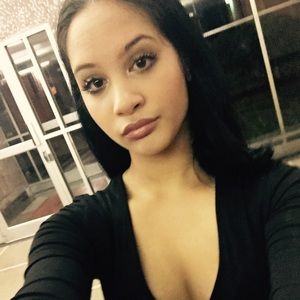 Meet your Posher, Hilary