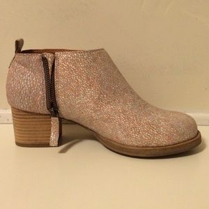 NEVER WORN! Cooperative Speckled Ankle Booties