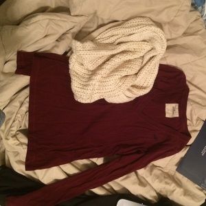 Small Hollister long sleeve V-neck