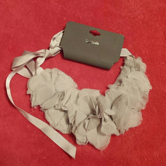 Express ruffle flower necklace