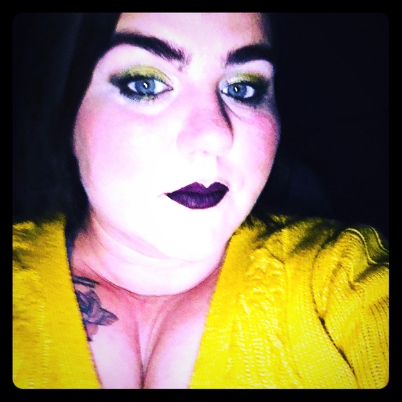 Meet your Posher, Daniella - Picture 1 of 3