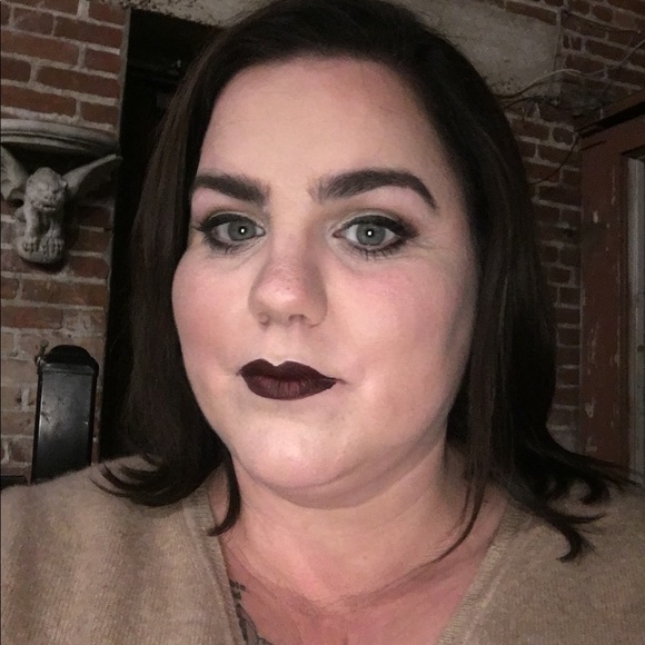 Meet your Posher, Daniella - Picture 2 of 3