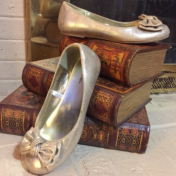 cherokee shoes big gold bow flats poshmark