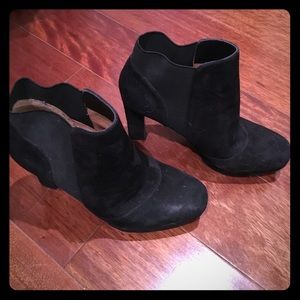 Via Spiga black velvet booties!