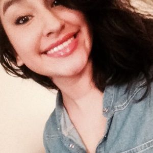 Meet your Posher, Alma