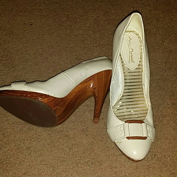 Shoes - Picture 2 of 4