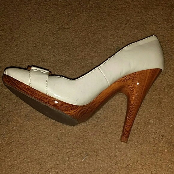 Shoes - Picture 4 of 4