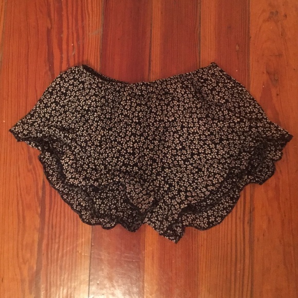 Brandy Melville Pants - Brandy vodi shorts