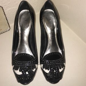White House black market pumps