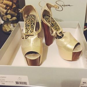 Jessica Simspon Gold Heels