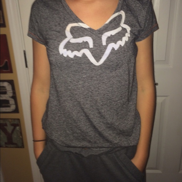 Fox v neck