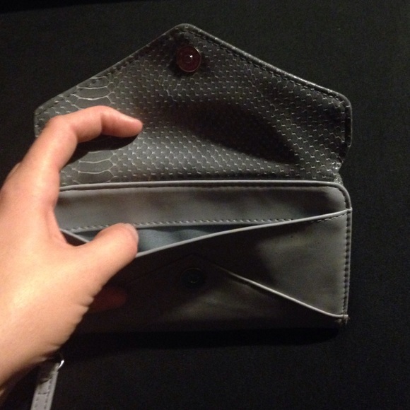 Wristlet/Wallet - Picture 2 of 3