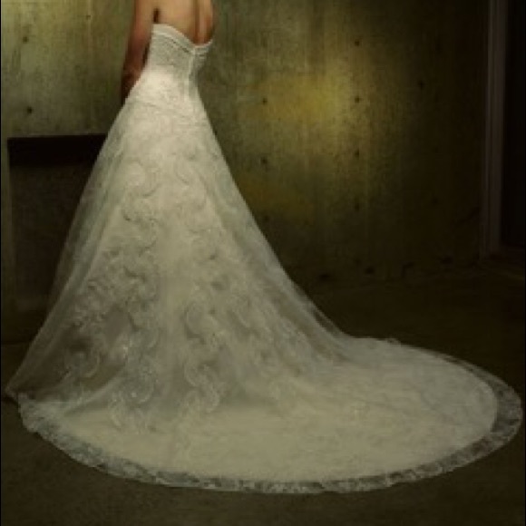 Casablanca wedding gown. Size 4 Style #1885. - Picture 1 of 3
