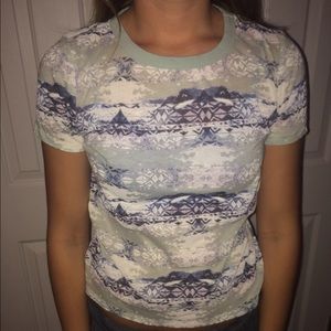UO tee